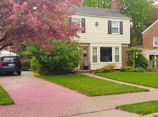 1017 Nottingham Rd, Grosse Pointe Park, MI 48230