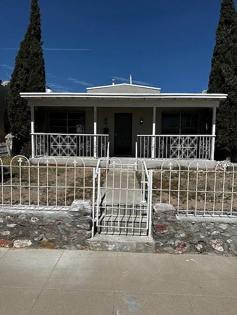 2927 Mobile Ave — Photo 1