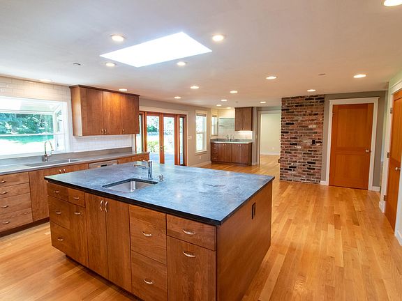 4th image of 6331 135th Ave NE