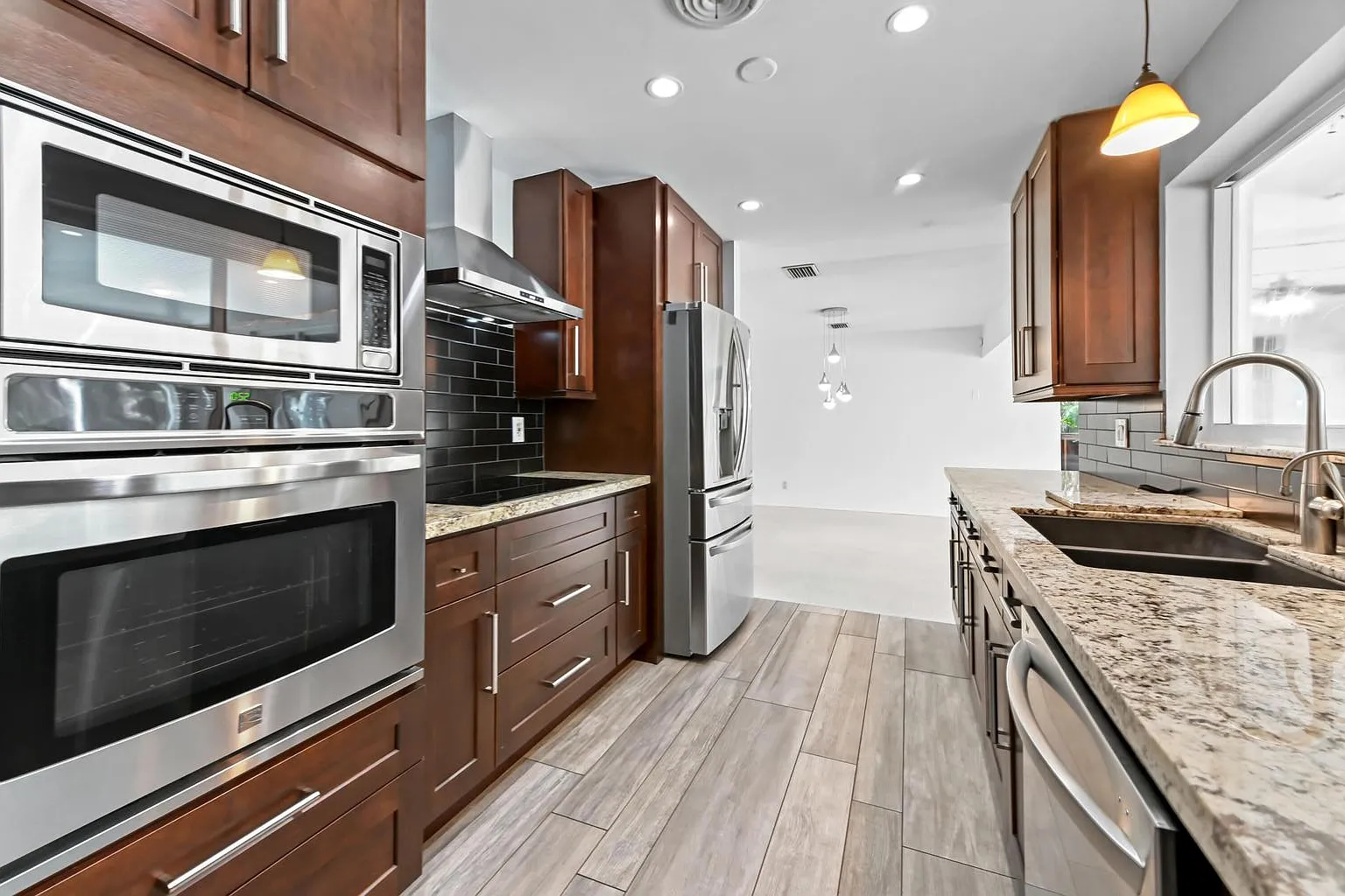 3 bed, 2.0 bath, 1545 sqft, $4,750 — Photo 1