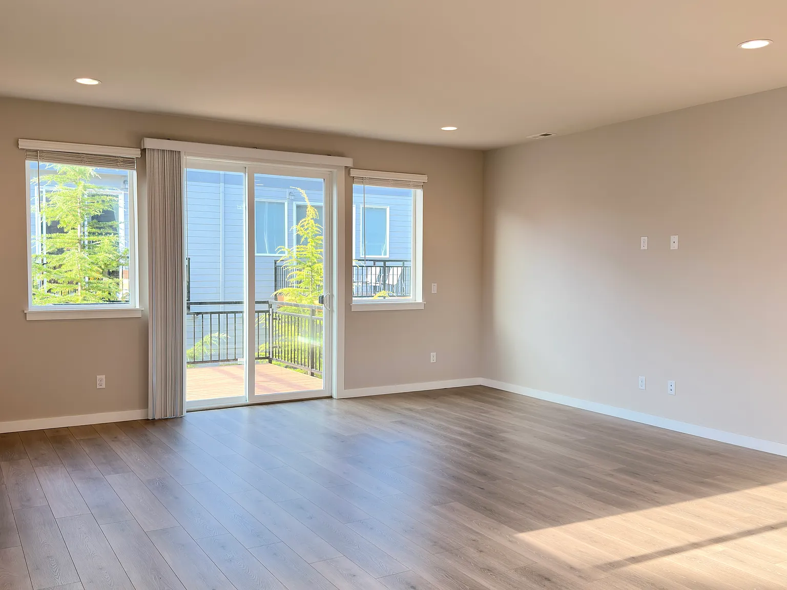 3 bed, 2.5 bath, 1742 sqft, $3,350 — Photo 4