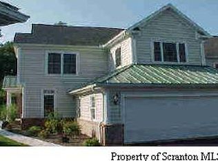 901 Ohenry Close, Moosic, PA 18507