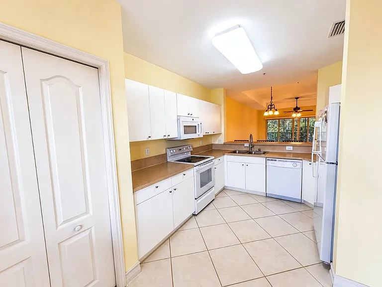 7811 Regal Heron Cir #302 — Photo 5