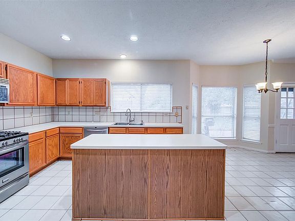5th image of 1334 Sheffield Dr