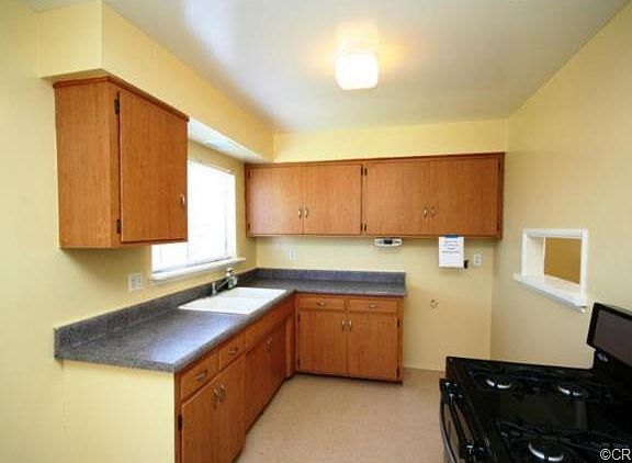 4th image of 686 Senate St