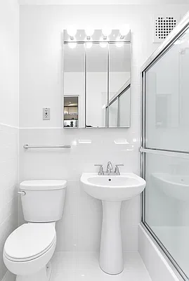 Bathroom, photo 1