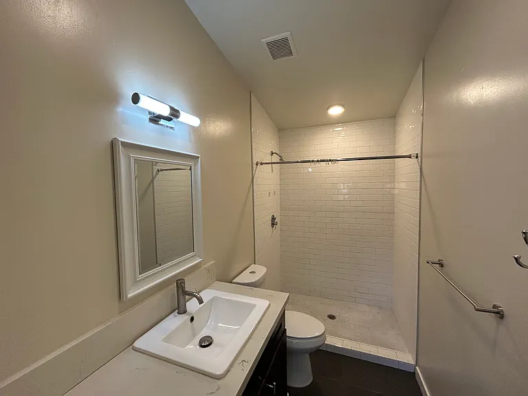 2460 K St #D — Photo 7