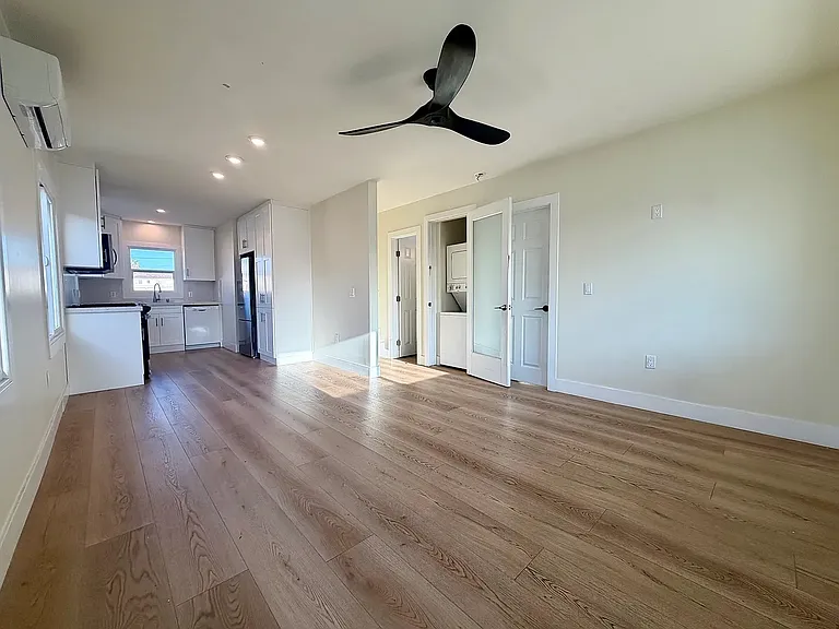 1122 Orizaba Ave #1122 — Photo 2