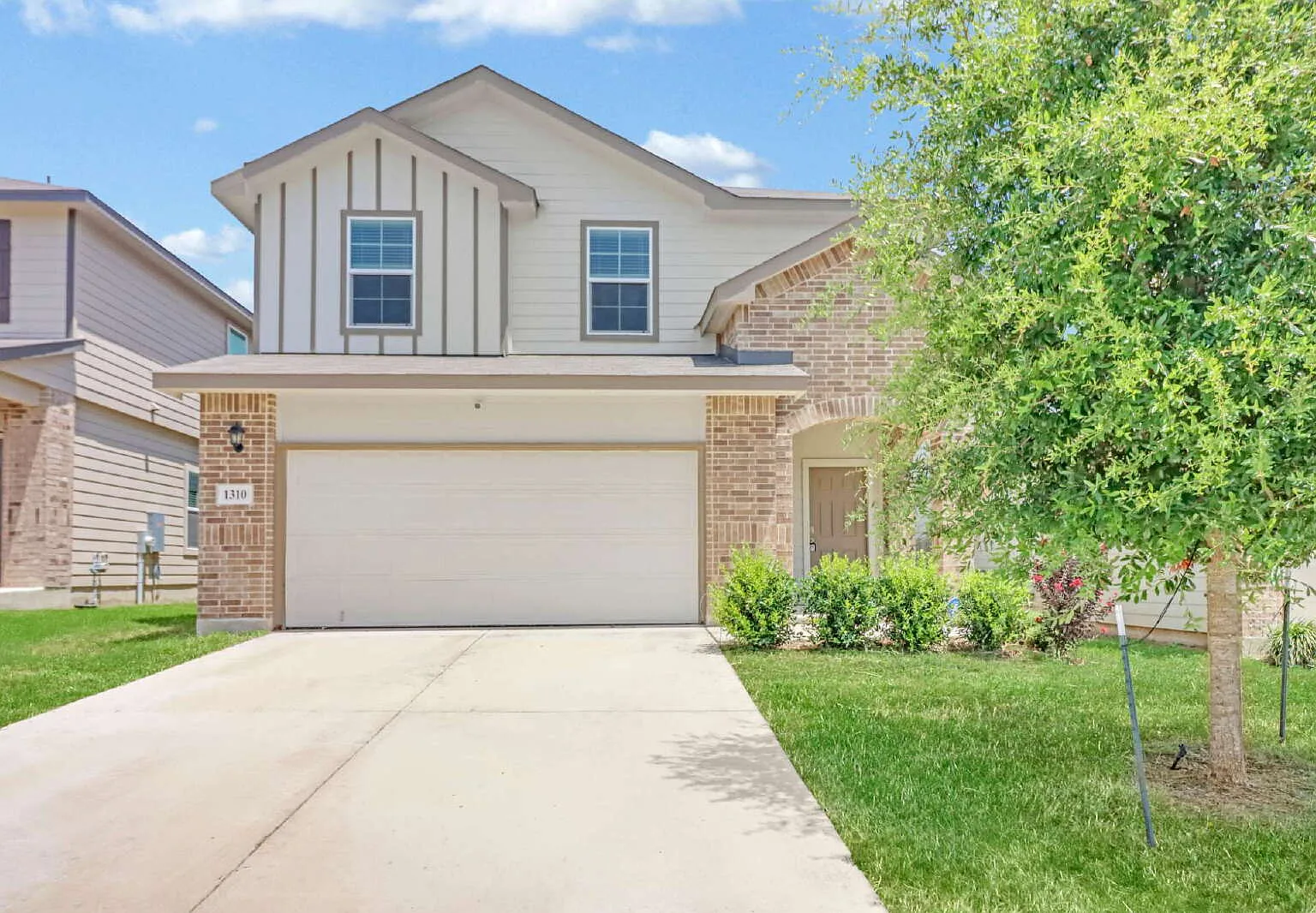 4 bed, 2.5 bath, 1968 sqft, $2,200 — Photo 1