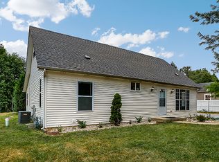 1140 Hinckley St, Aurora, IL 60505