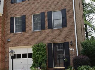 2938 Oakborough Sq, Oakton, VA 22124