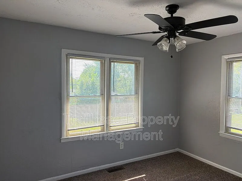 3 bed, 1.5 bath, 1340 sqft, $1,425 — Photo 4