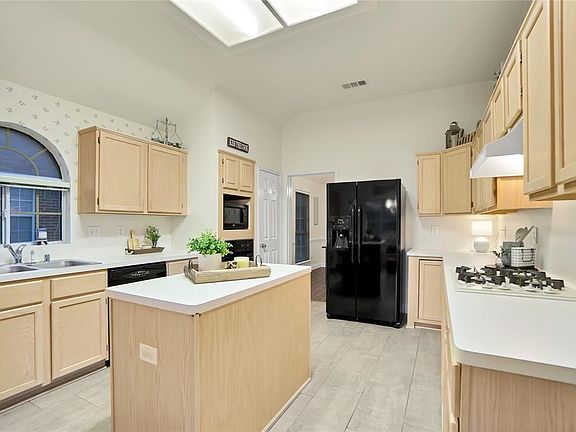 5th image of 7513 Kingston Dr