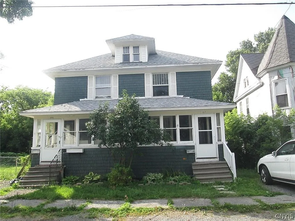 3 bed, 1.0 bath, 2040 sqft, $1,295 — Photo 1