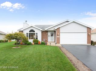 272 Quail Hollow Dr, Beecher, IL 60401
