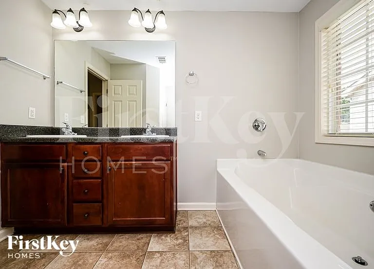 2501 Freemont St — Photo 8