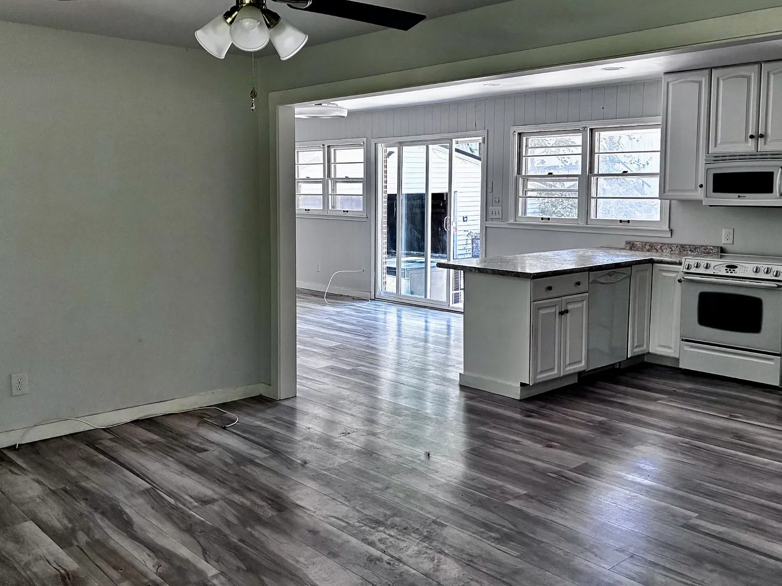 3 bed, 3.0 bath, 1490 sqft, $2,800 — Photo 3
