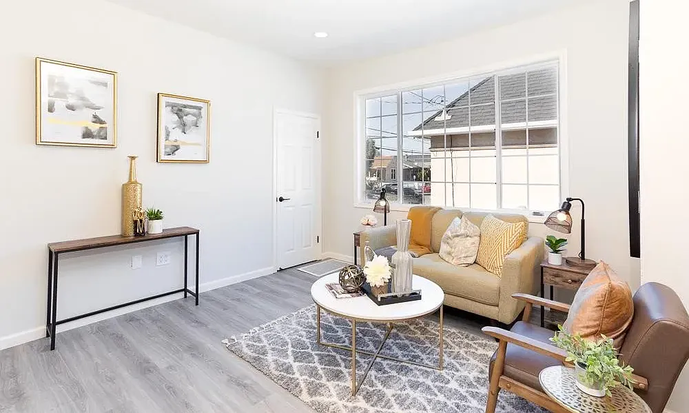 3 bed, 1200 sqft, $3,450 — Photo 2