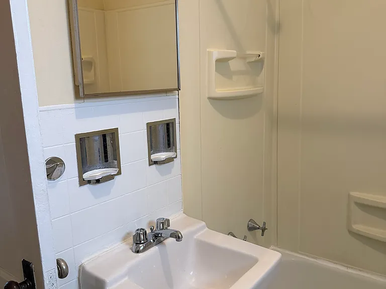 96 Bay St #1 — Photo 10