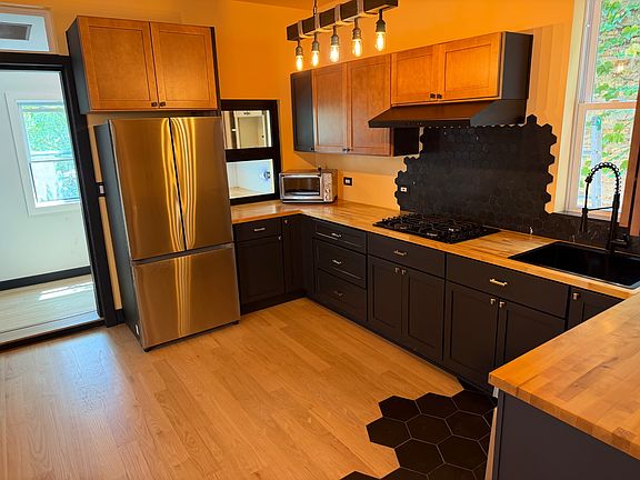 3rd image of 3745 W Shakespeare Ave #2