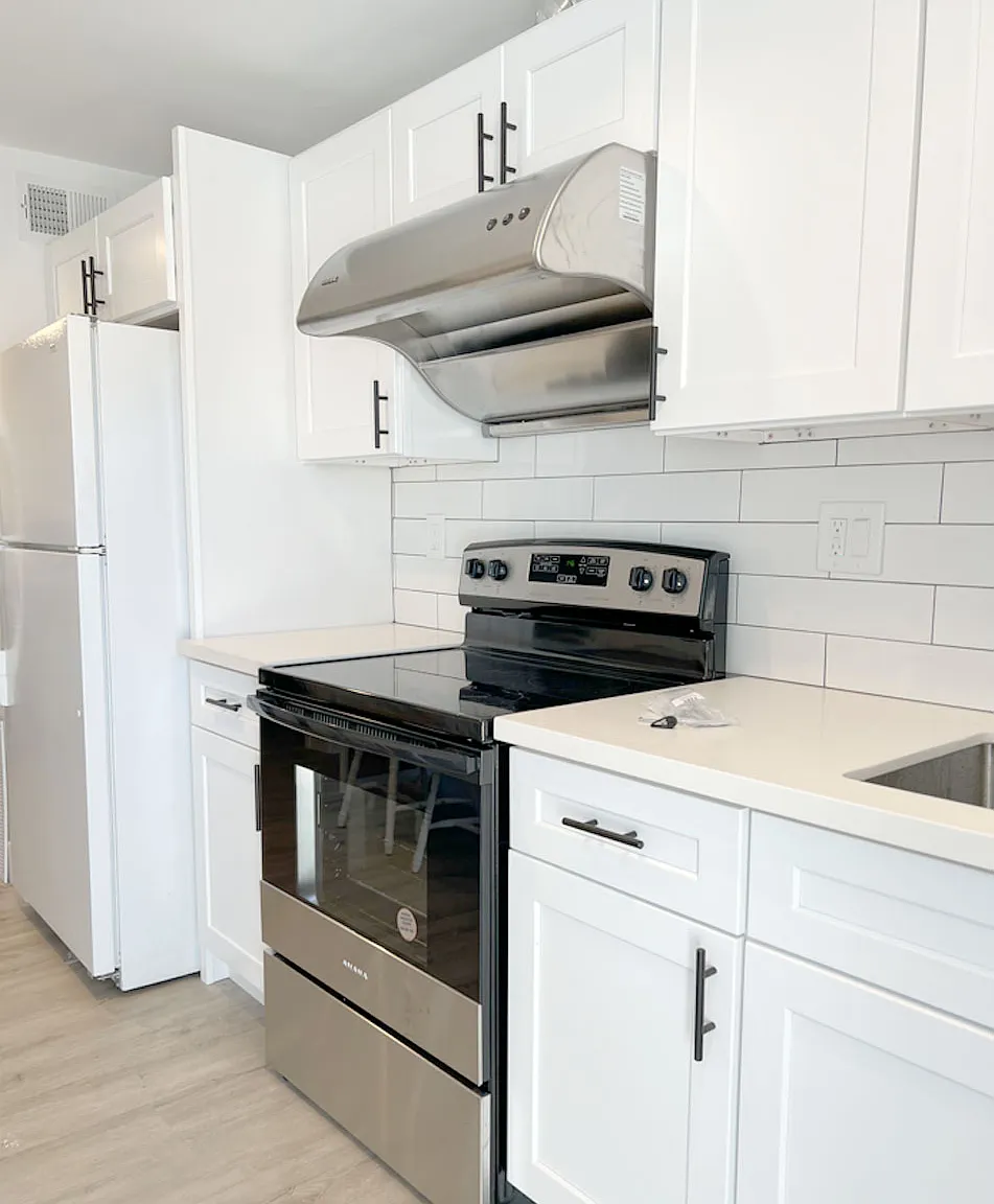 3 bed, 900 sqft, $3,300 — Photo 1