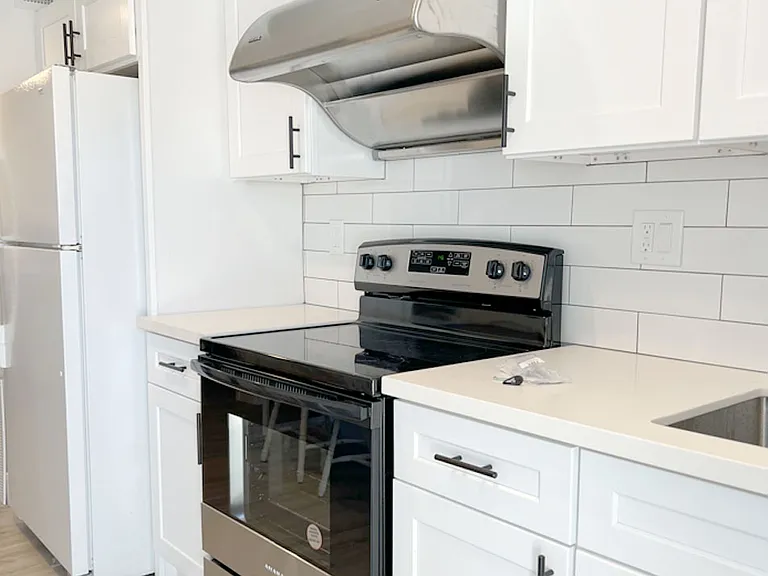 1428 W 35th St — Photo 1