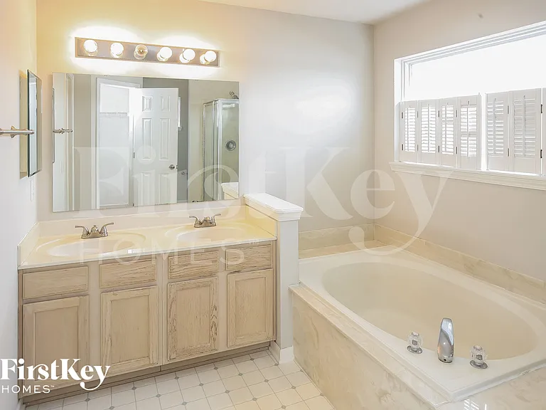 902 Hearthside Ct — Photo 11