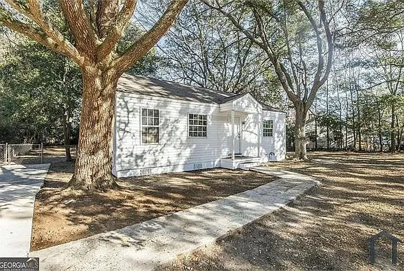 3 bed, 888 sqft, $1,300 — Photo 4