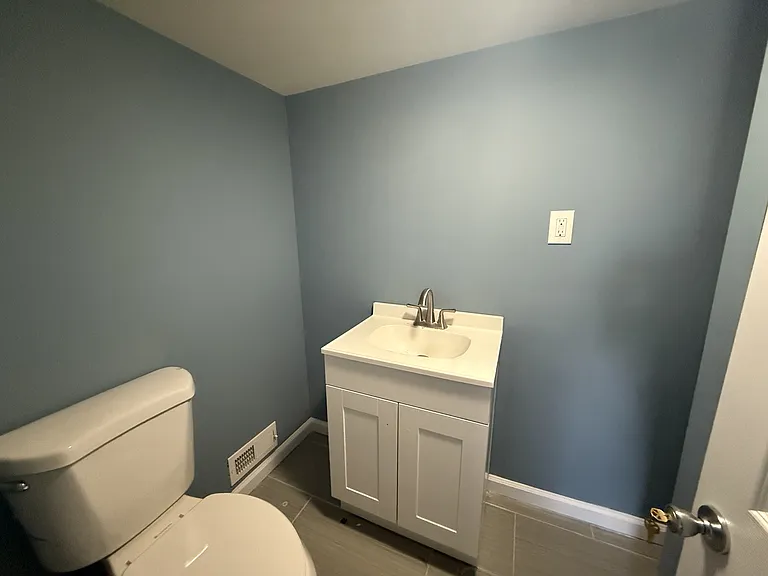 513 Stratford Ave — Photo 13