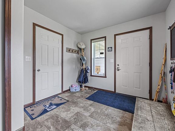 4th image of 813 8th Ave NE