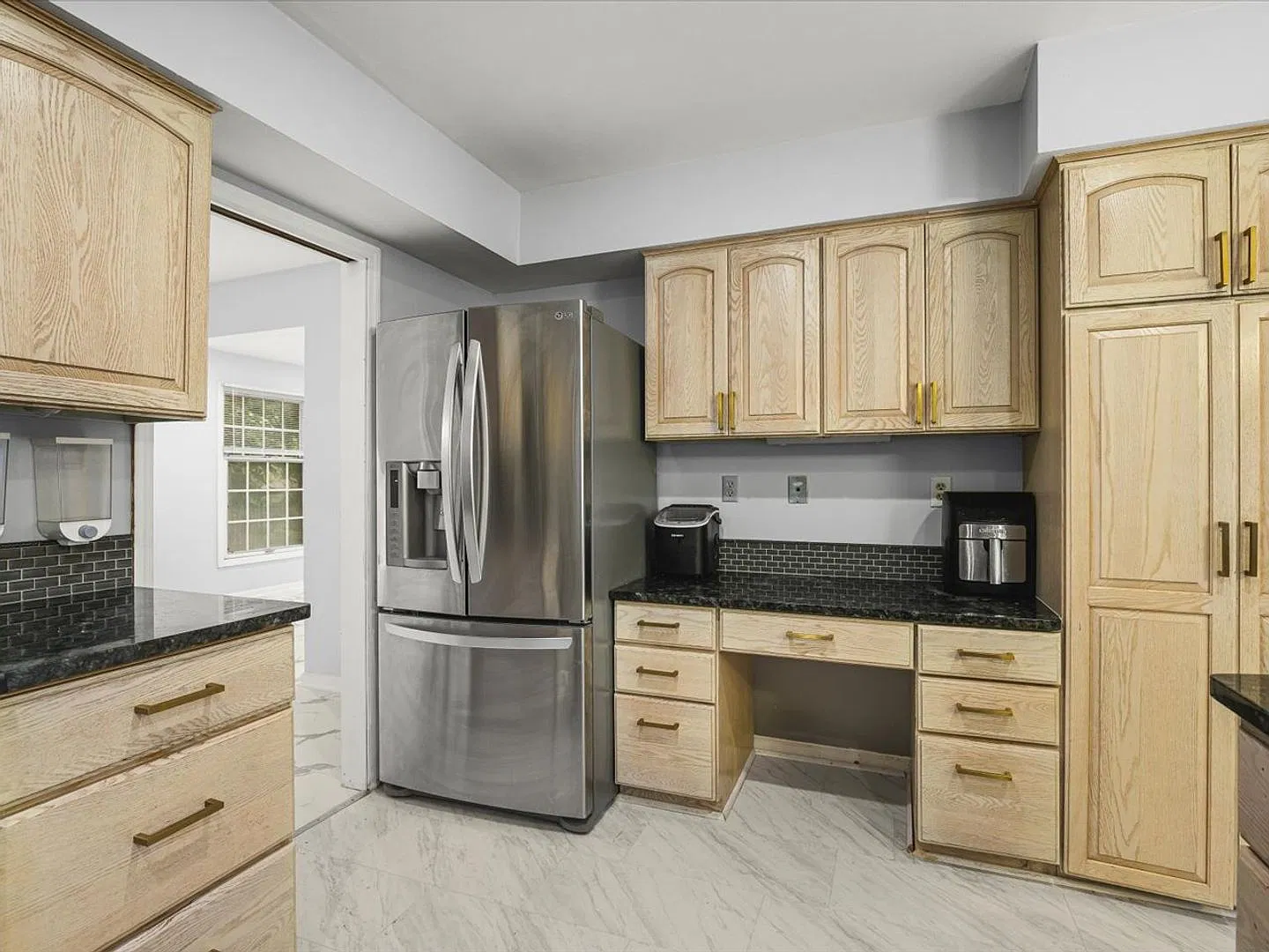 Beautiful large home for rent in great location — Photo 4