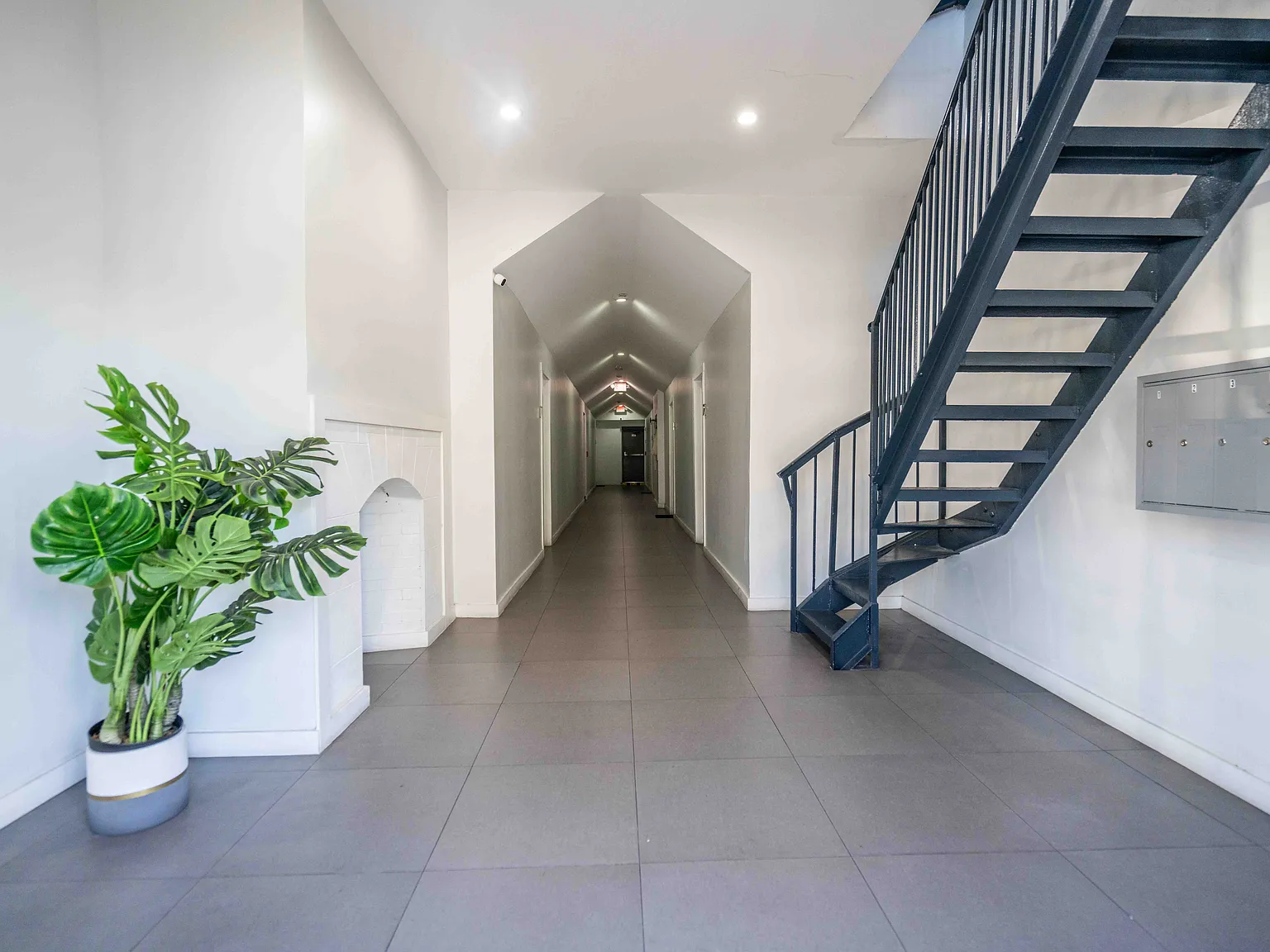 2 bed, 700 sqft, $1,750 — Photo 3