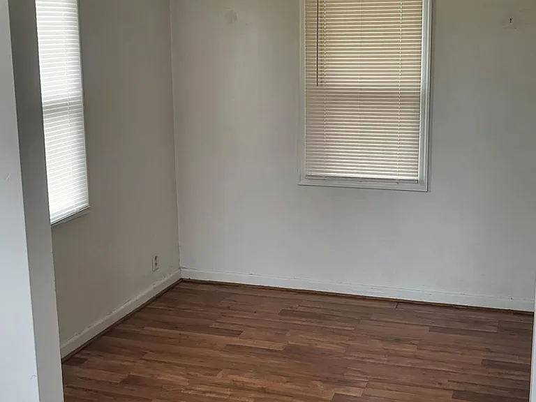 1228 NE Church St — Photo 5