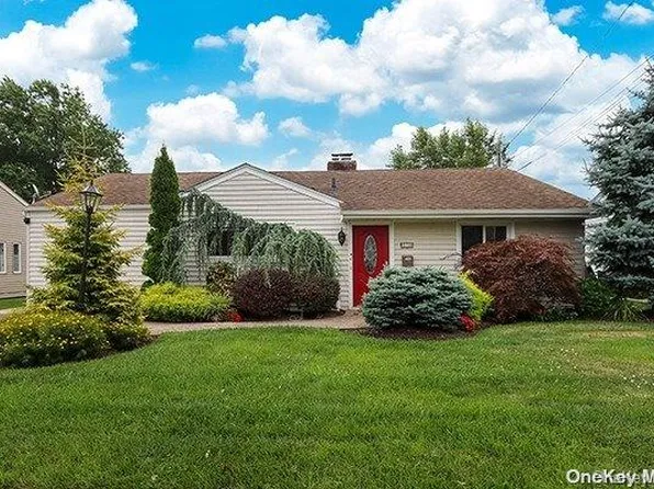 120 Shoreham Way, Merrick, NY 11566