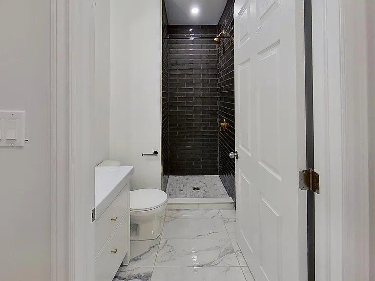 327 Catherine St #2 — Photo 5
