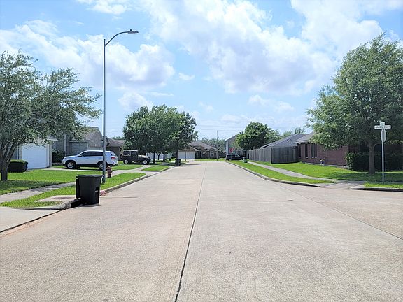 4th image of 10802 Adler Dr