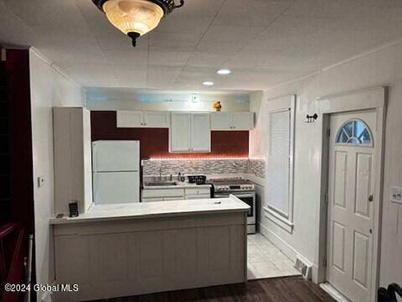5th image of 293 Bleecker Street