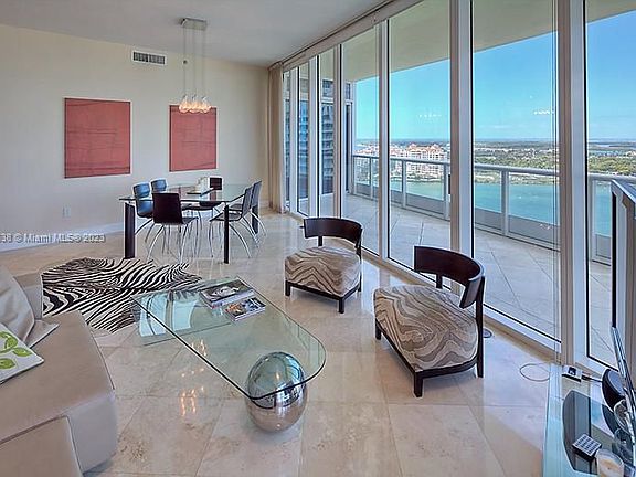 4th image of 100 S Pointe Dr APT 1901