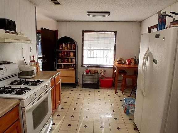 5th image of 3120 Augusta St