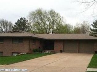 430 Cottonwood Dr, Lincoln, NE 68510