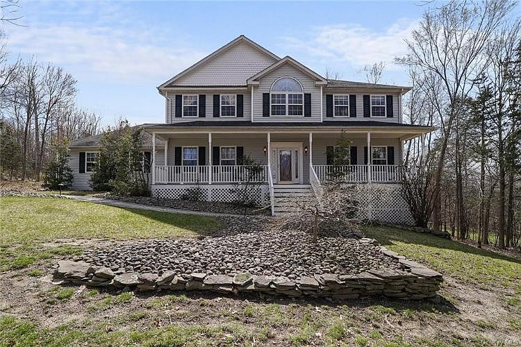 1st image of 16 Woodridge Dr