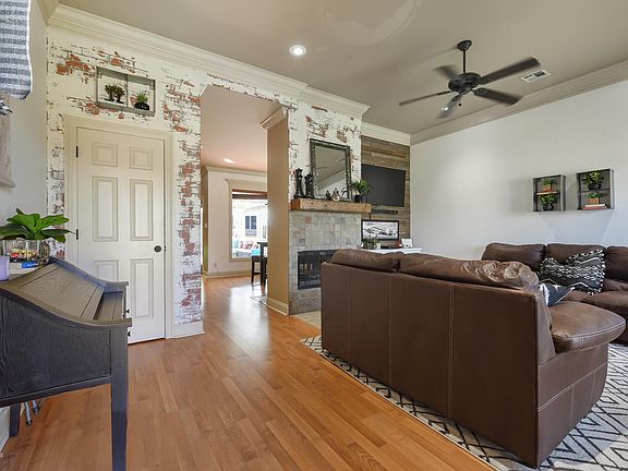 5th image of 102 Legend Creek Dr