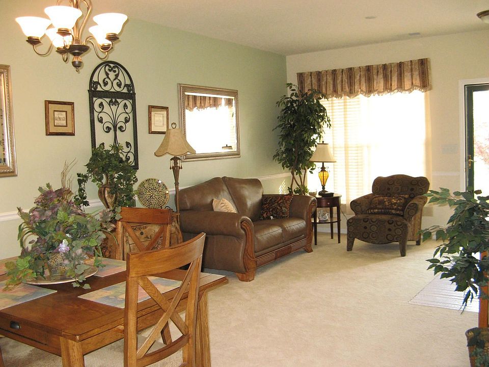 Living/dining area