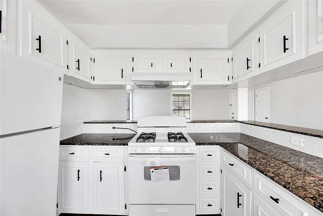 3 bed, 1.0 bath, 1016 sqft, $1,650 — Photo 4
