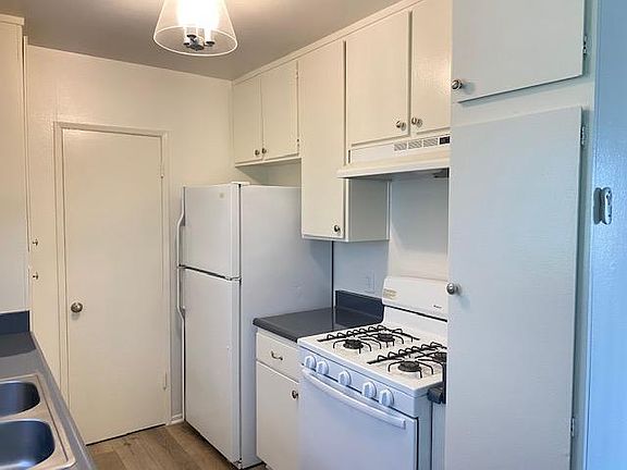 3rd image of 12746 Pacific Ave #5