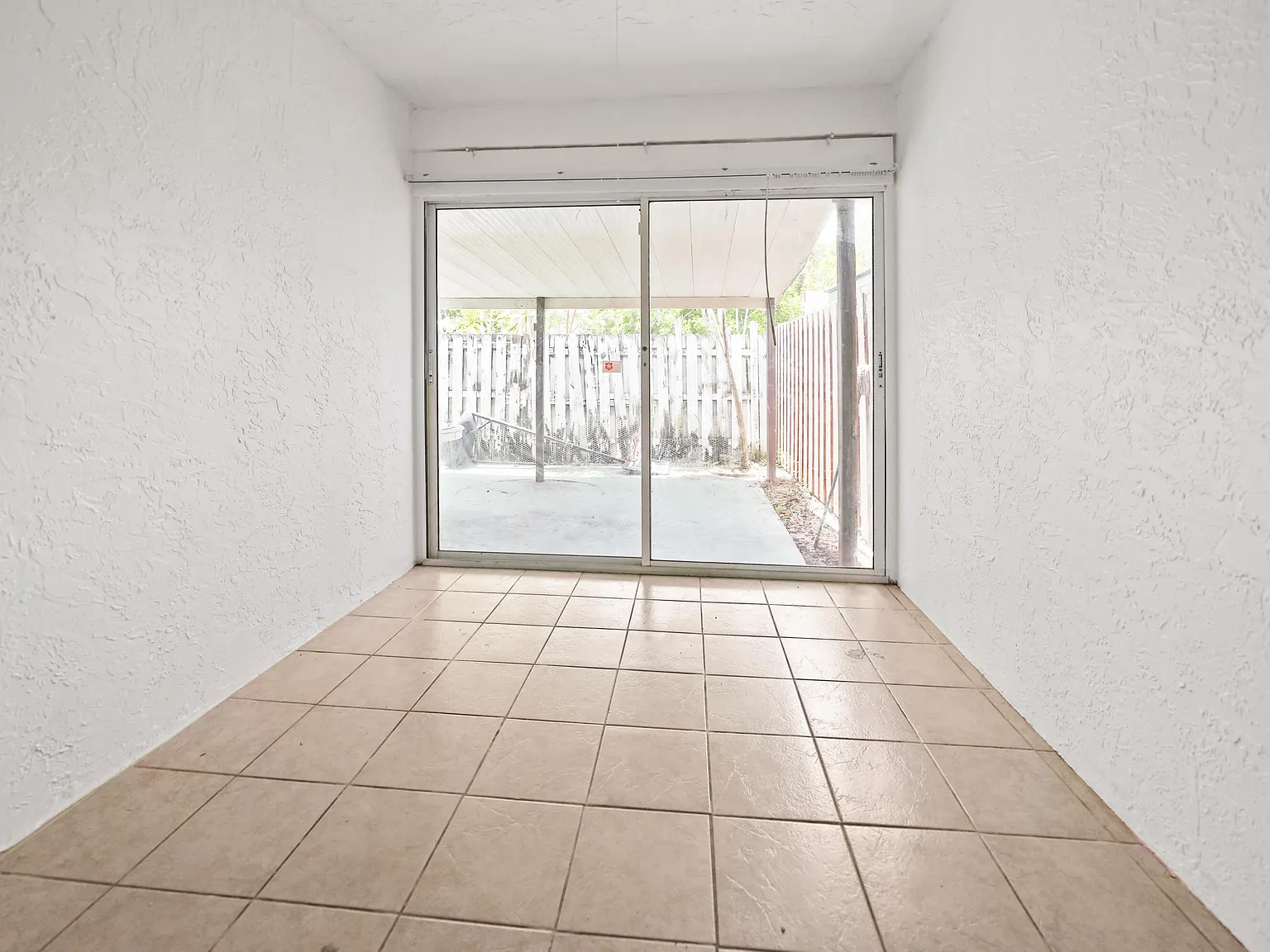 2 bed, 1.0 bath, 2483 sqft, $2,250 — Photo 3