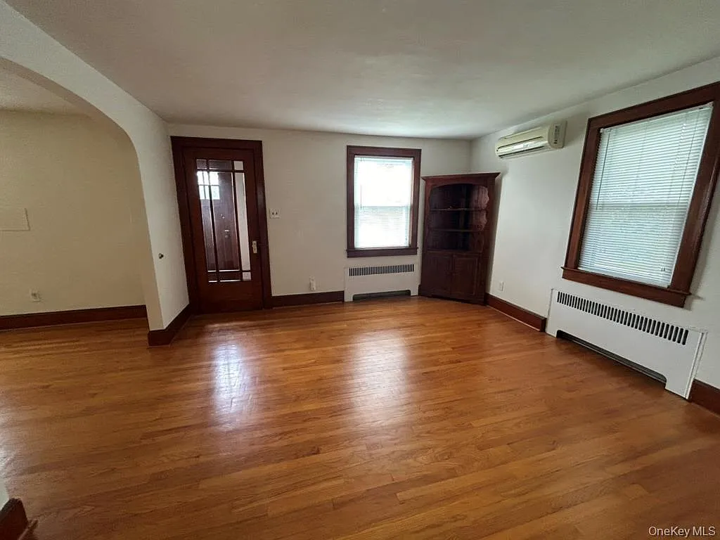 2 bed, 1.0 bath, 833 sqft, $3,200 — Photo 4