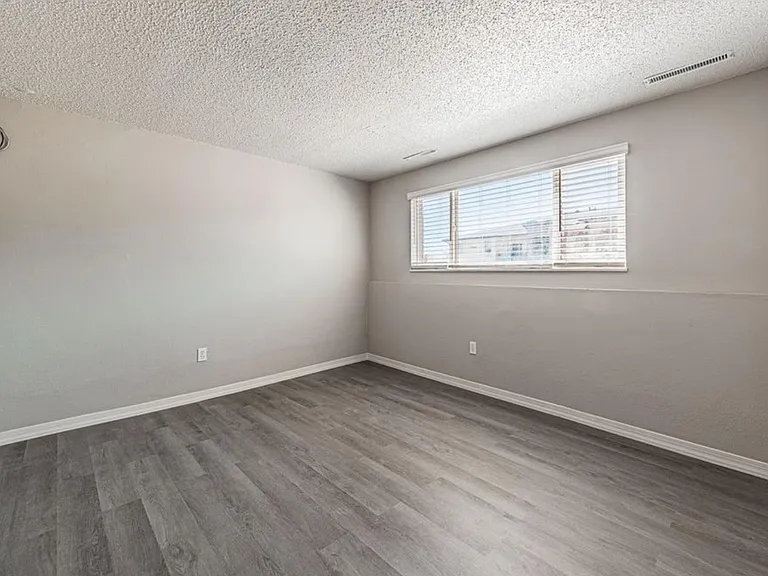 1196 Magnolia St #B — Photo 11