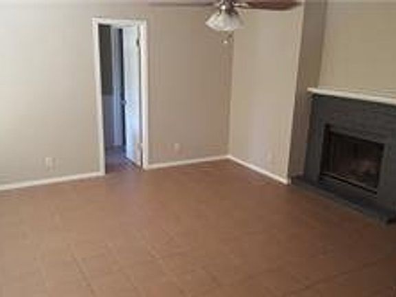 2nd image of 507 Algerita Dr #1