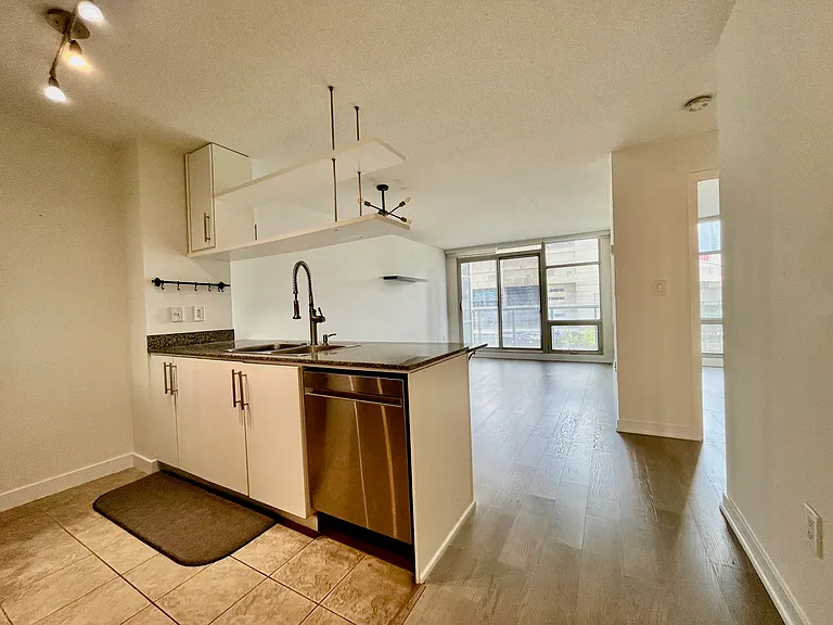 10 Navy Wharf Ct #608 — Photo 15
